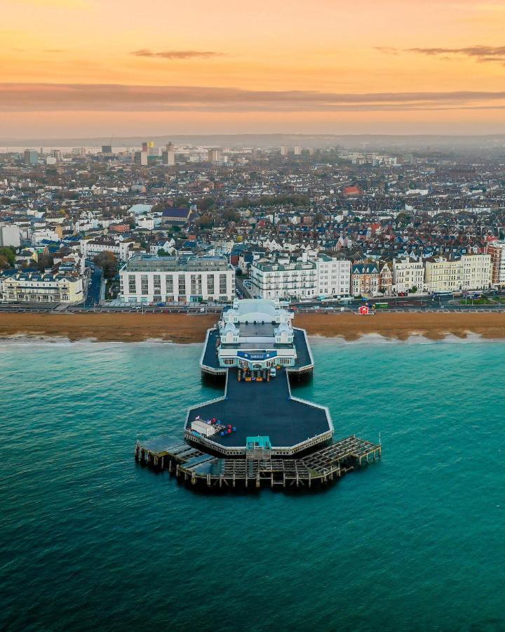Southsea Royale Studio, James Bond, Parking, Seafront Portsmouth Eksteriør billede
