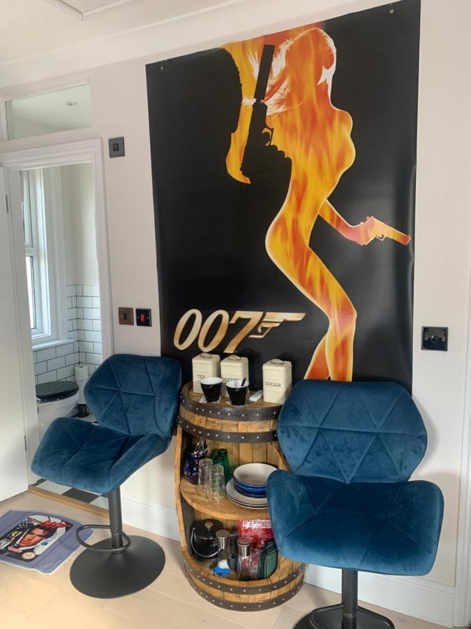 Southsea Royale Studio, James Bond, Parking, Seafront Portsmouth Eksteriør billede